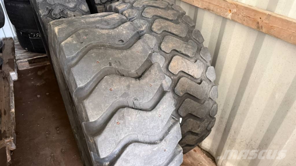 Volvo BM tires for wheel loader الإطارات والعجلات والحافات
