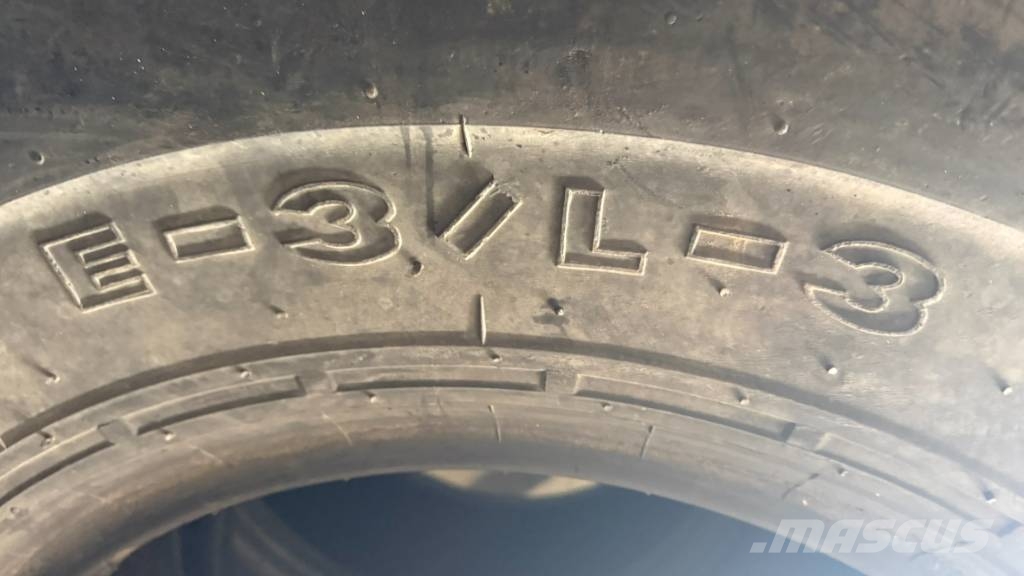 Volvo BM tires for wheel loader الإطارات والعجلات والحافات