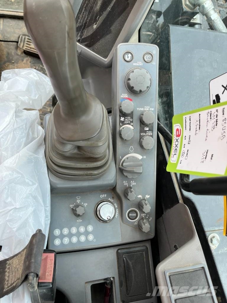 Hitachi ZX85USB 中型挖掘机
