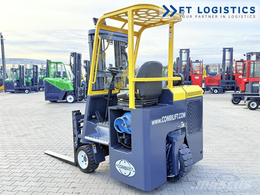 Combilift CB3000 | GAS | TRIPLEX 4900 | FREE-LIFT | FORK-POS 4-vägstruck
