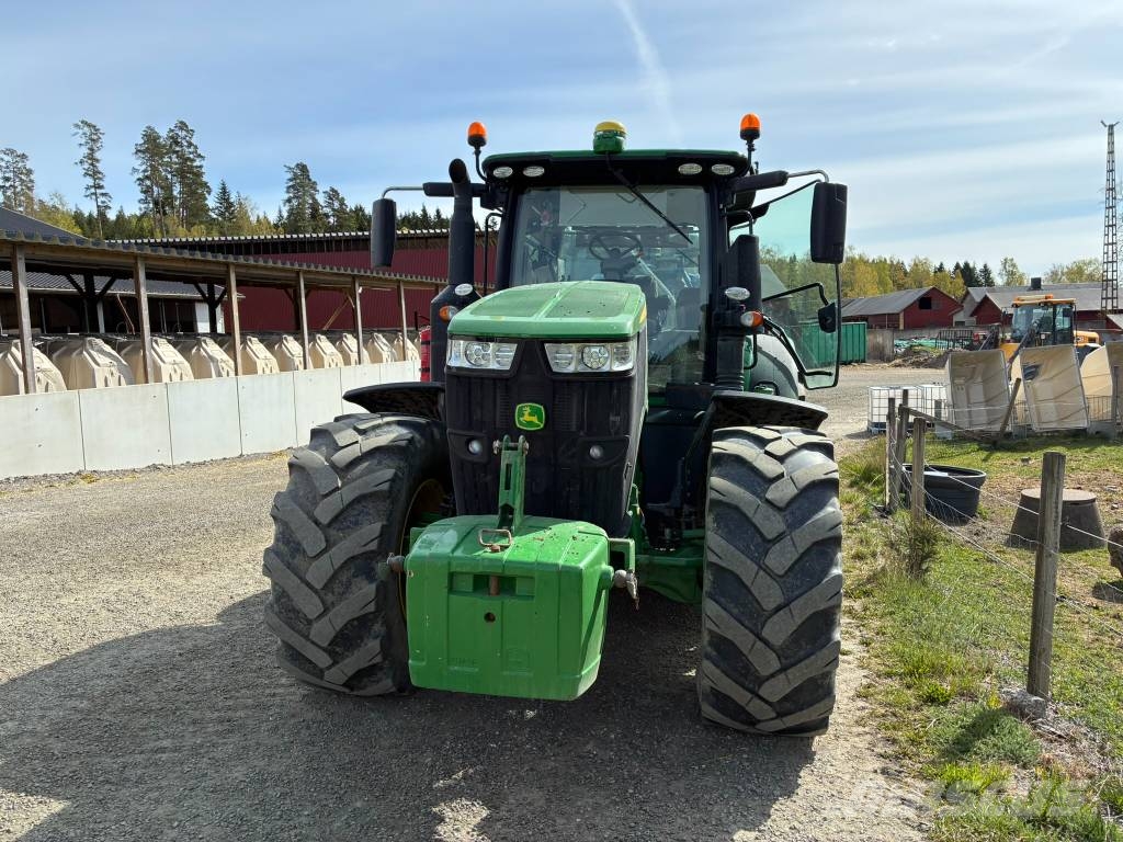 John Deere 7270 R Traktori