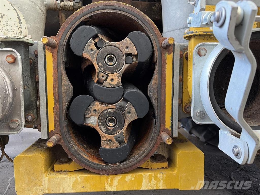 Challenger Terragator TG8133 معدات توزيع السماد العضوي
