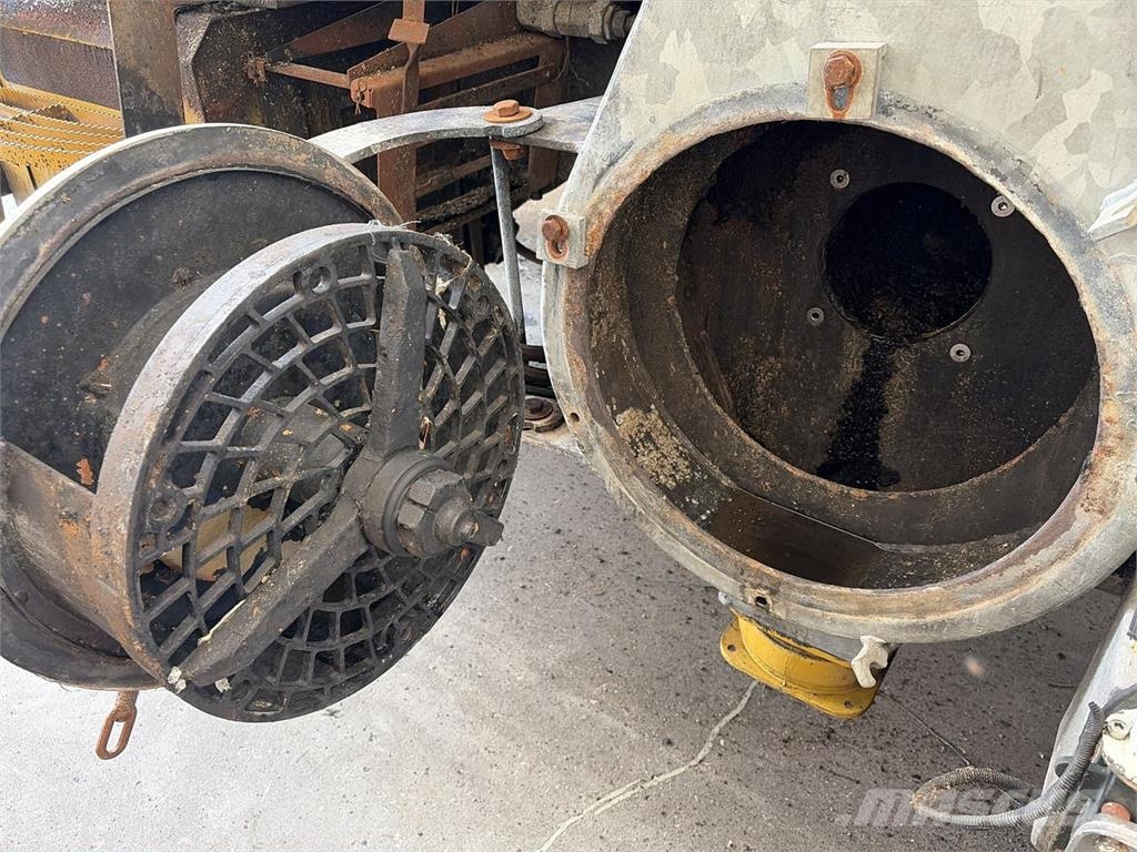 Challenger Terragator TG8133 معدات توزيع السماد العضوي