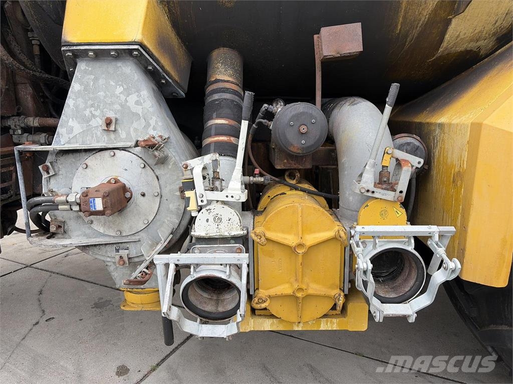 Challenger Terragator TG8133 معدات توزيع السماد العضوي