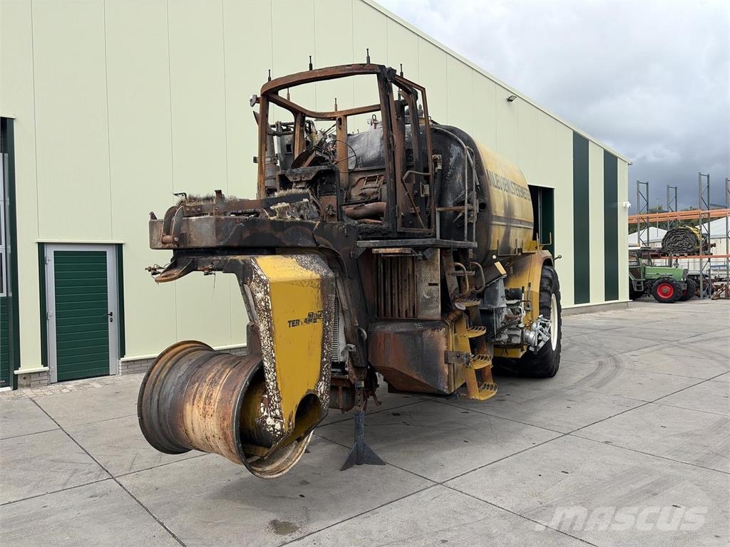 Challenger Terragator TG8133 معدات توزيع السماد العضوي