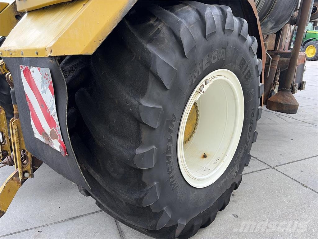 Challenger Terragator TG8133 معدات توزيع السماد العضوي