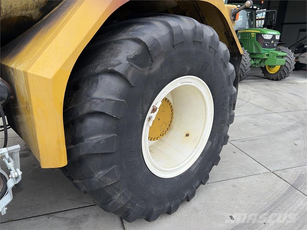 Challenger Terragator TG8133 معدات توزيع السماد العضوي