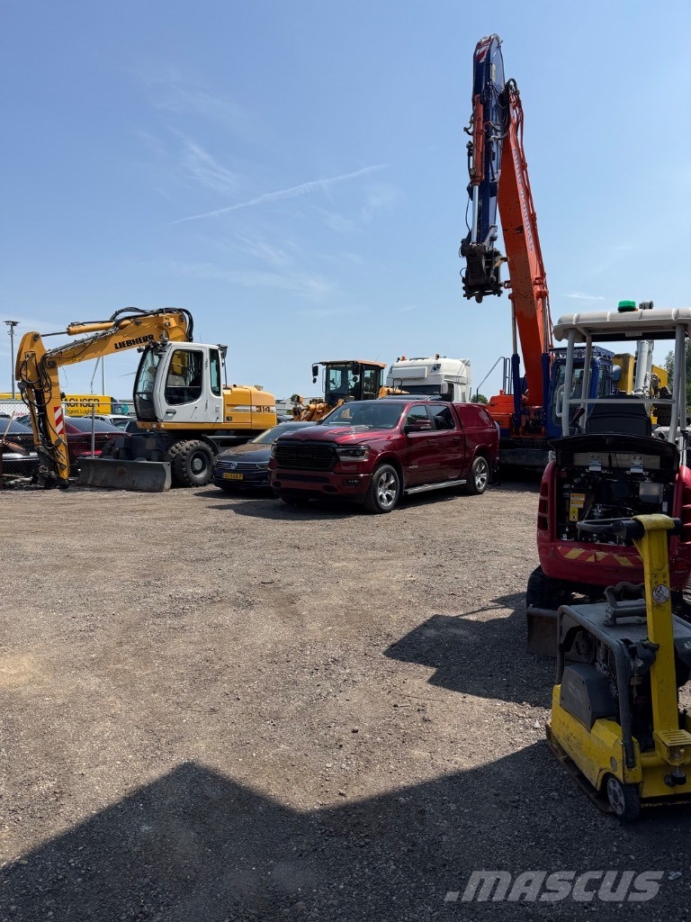 Doosan DX 300 LC-5 Bagri goseničarji