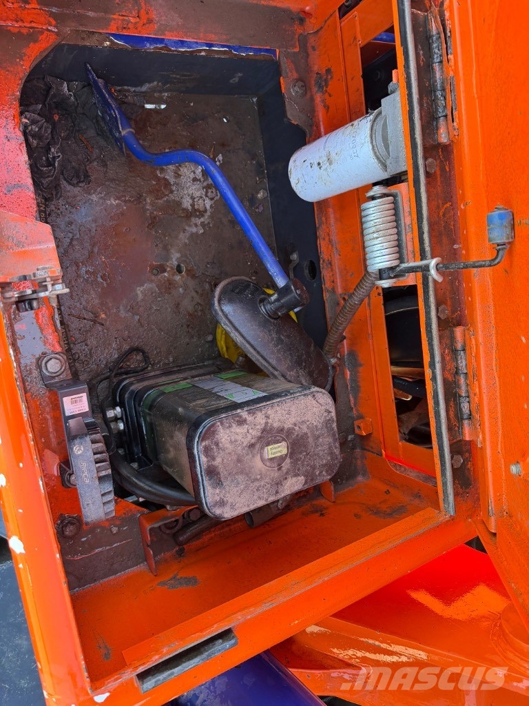 Doosan DX 300 LC-5 Bagri goseničarji