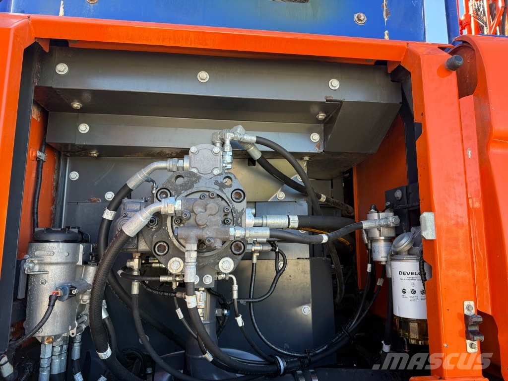 Doosan DX 300 LC-5 Bagri goseničarji