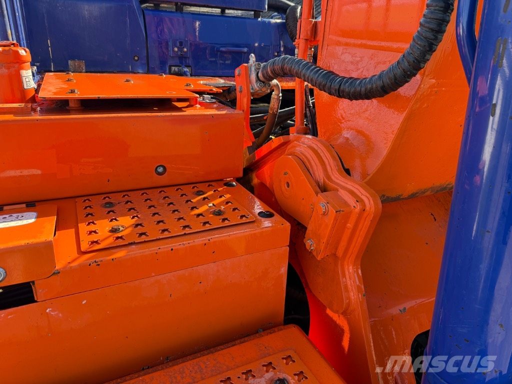 Doosan DX 300 LC-5 Bagri goseničarji