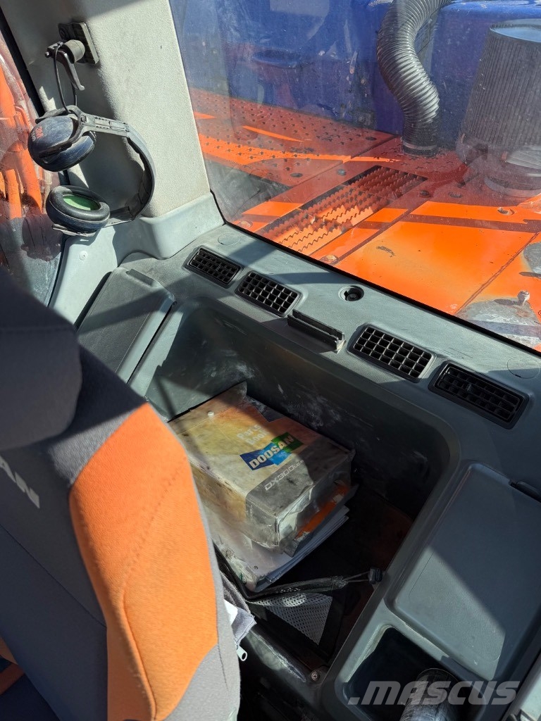 Doosan DX 300 LC-5 Bagri goseničarji