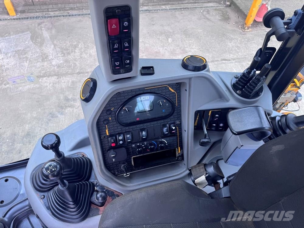 JCB 3CX COMPACT WITH BREAKER - CONSIGNED TO TCH JCB AU Baggerlader