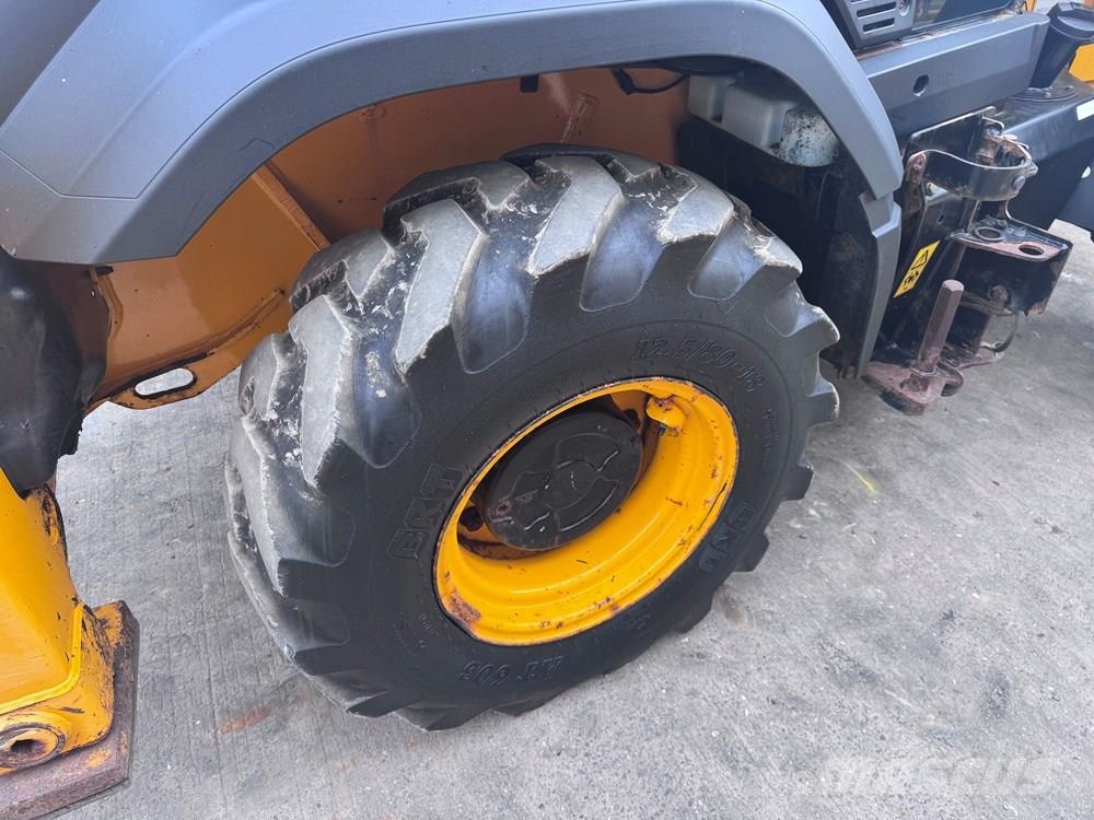 JCB 3CX COMPACT WITH BREAKER - CONSIGNED TO TCH JCB AU Baggerlader