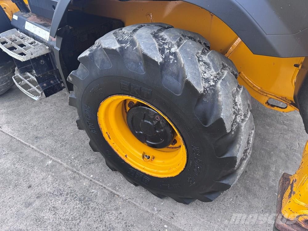 JCB 3CX COMPACT WITH BREAKER - CONSIGNED TO TCH JCB AU Baggerlader