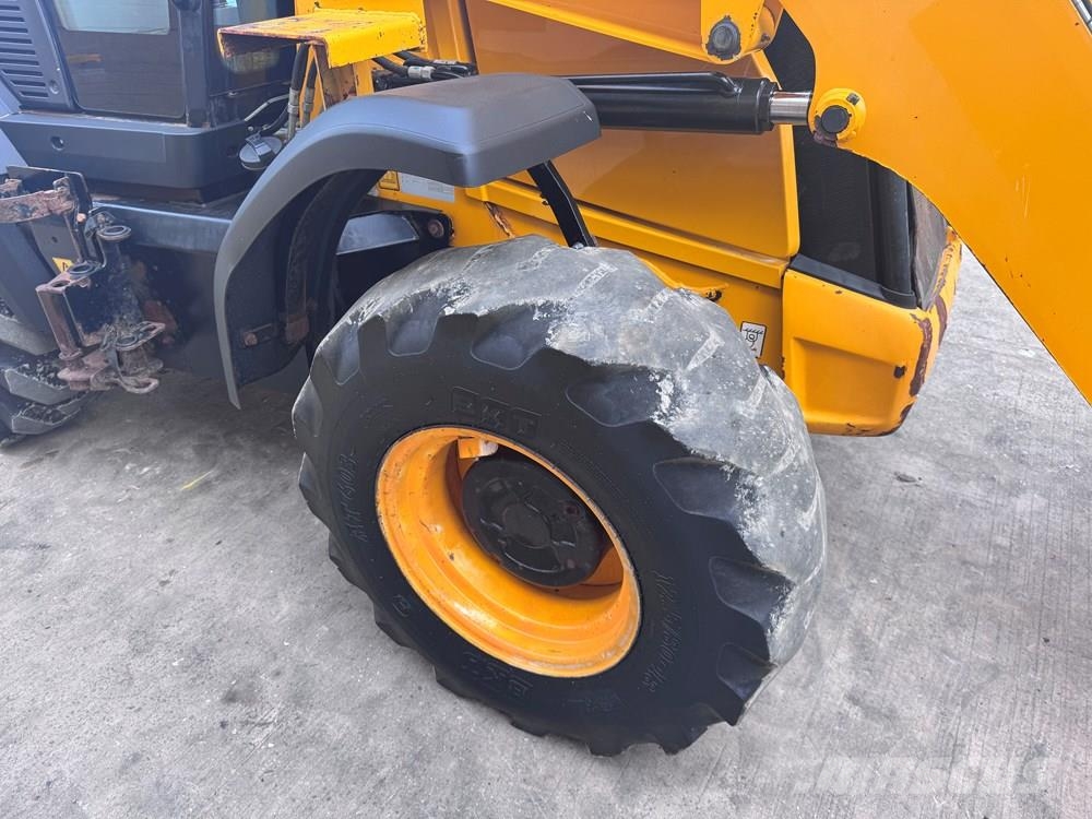 JCB 3CX COMPACT WITH BREAKER - CONSIGNED TO TCH JCB AU Baggerlader