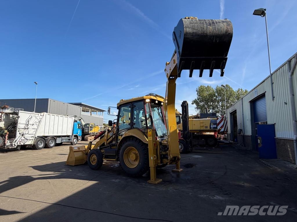 CAT 424 Backhoe Loader - Rock Bucket With Teeth - Side Graaf-laadcombinaties