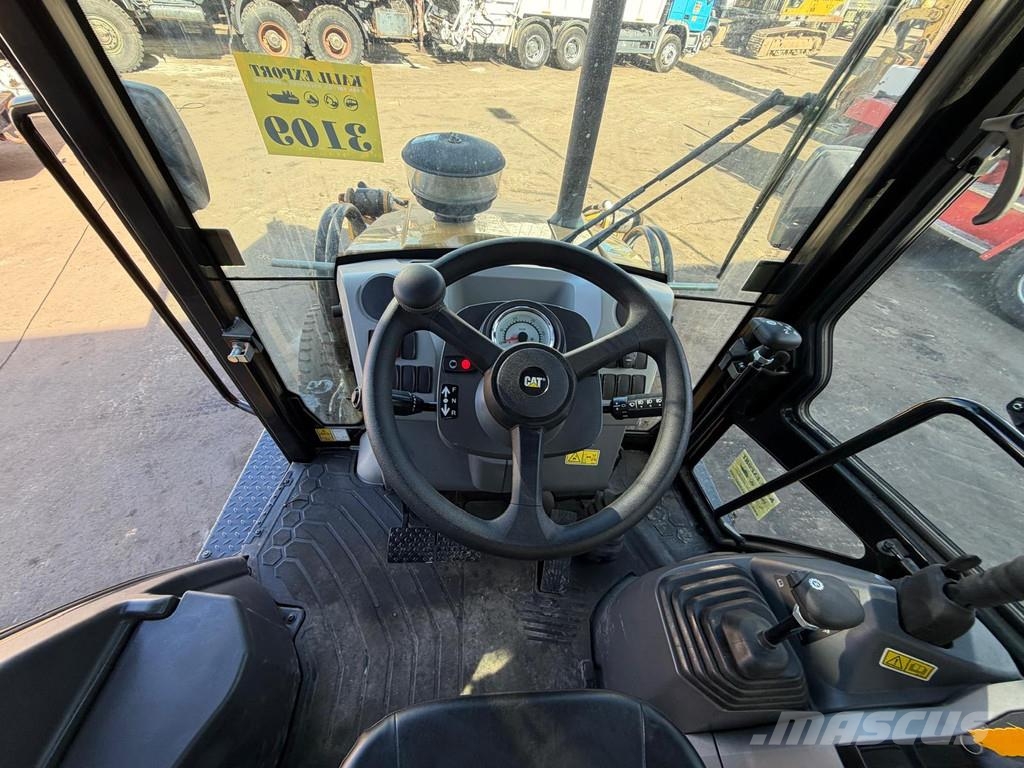 CAT 424 Backhoe Loader - Rock Bucket With Teeth - Side Graaf-laadcombinaties