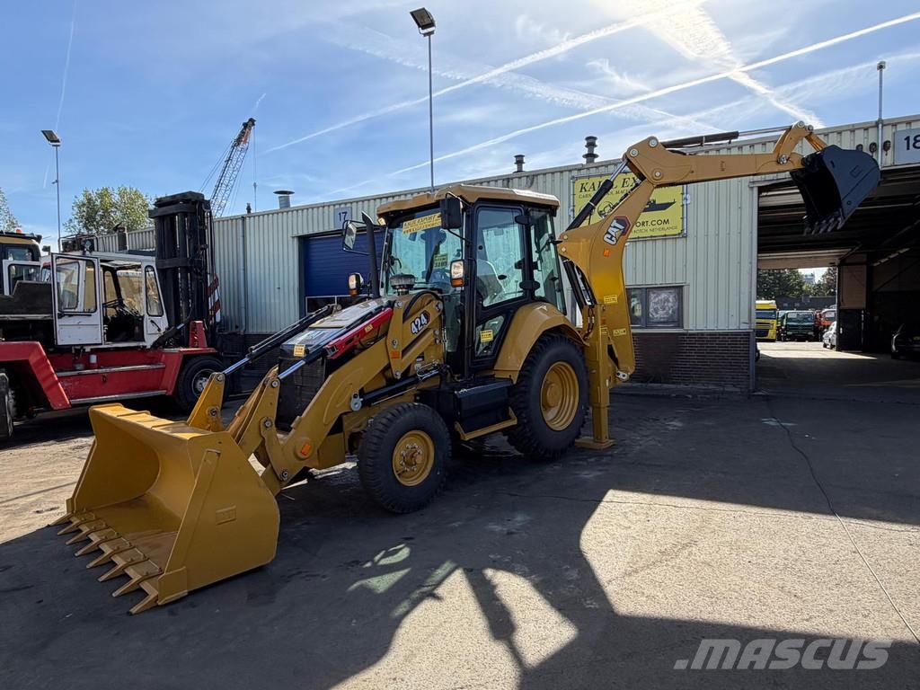 CAT 424 Backhoe Loader - Rock Bucket With Teeth - Side Graaf-laadcombinaties