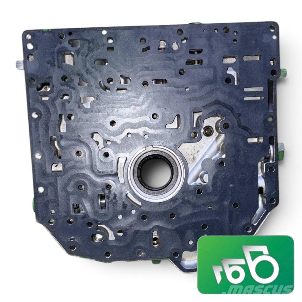 John Deere 7810 PowrQuad™ R129797 Housing Box Plate Saseler