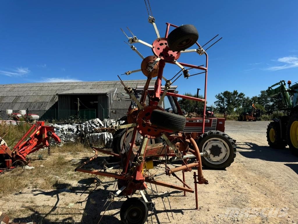 Pöttinger HIT 69 NZ 耙與翻草機