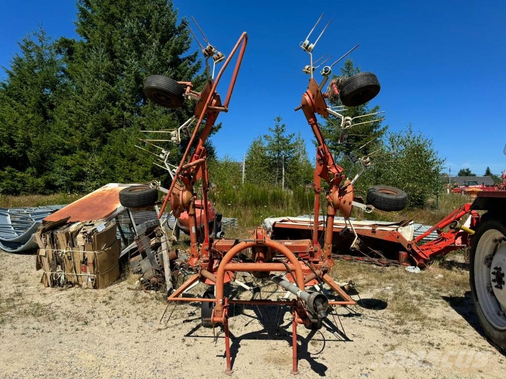 Pöttinger HIT 69 NZ 耙與翻草機