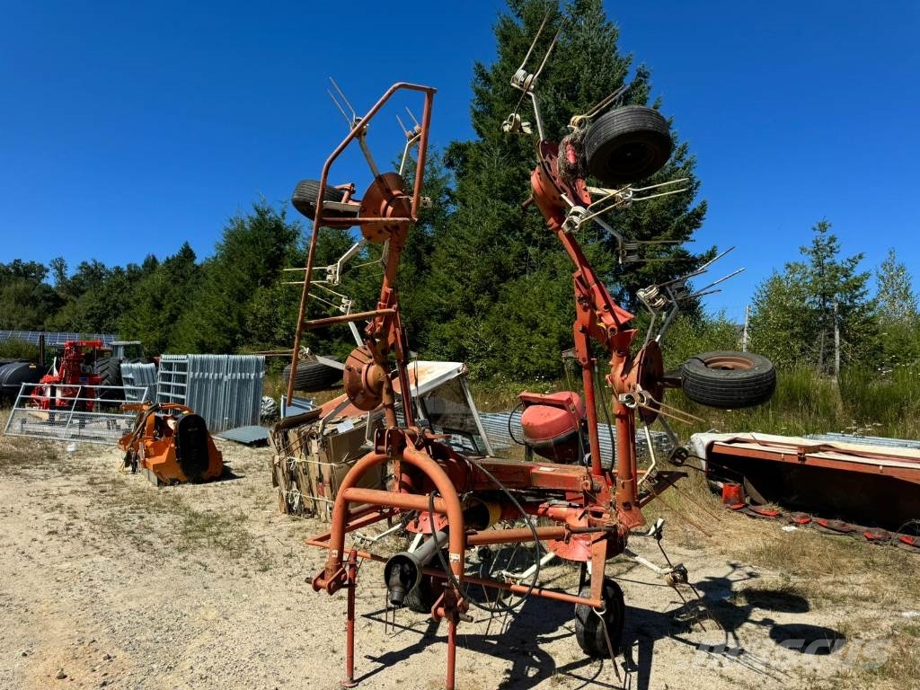 Pöttinger HIT 69 NZ 耙與翻草機