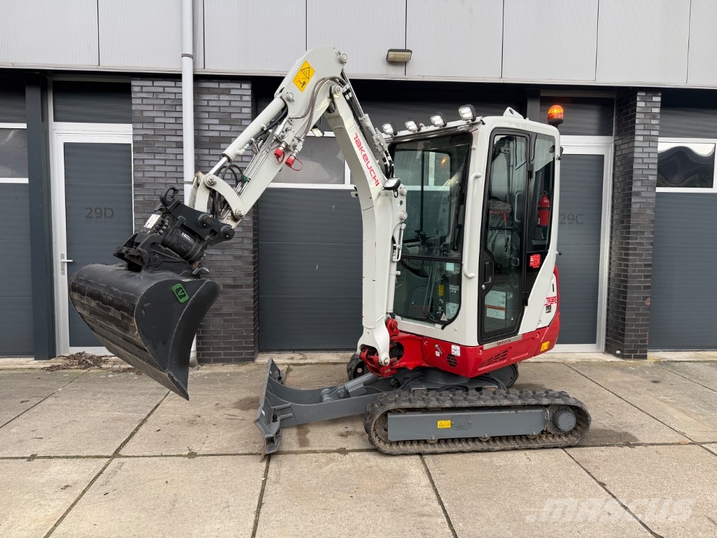 Takeuchi TB 320 Minigraafmachines < 7t