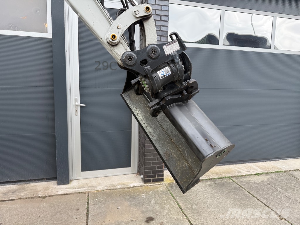 Takeuchi TB 320 Minigraafmachines < 7t