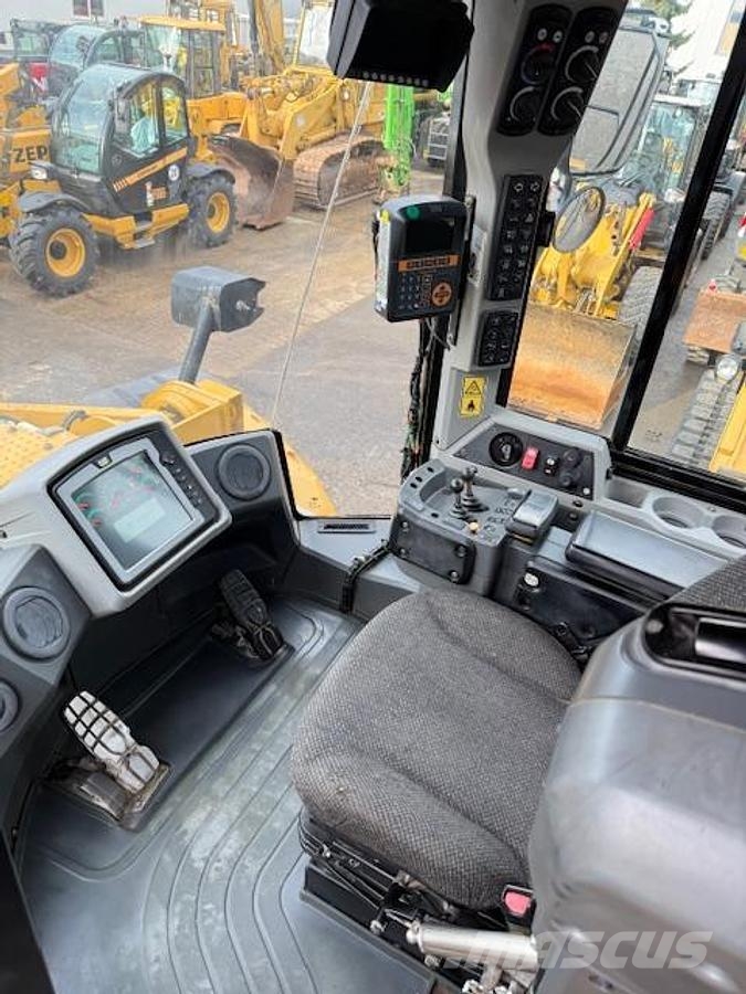 CAT 966K Kolesové nakladače