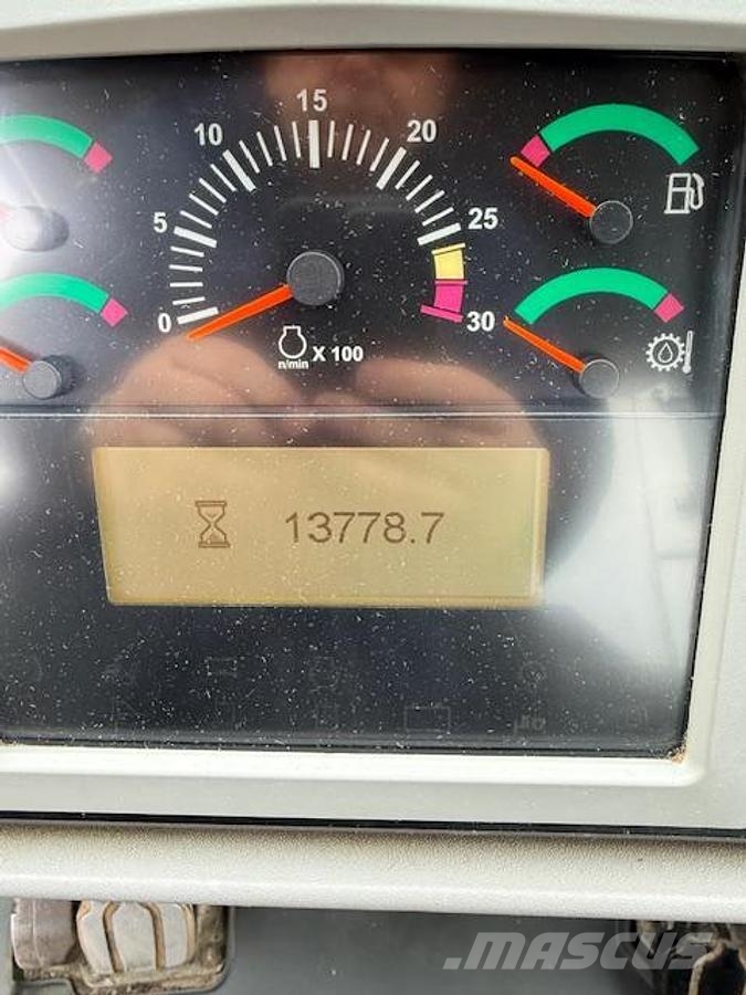 CAT 966K Kolesové nakladače