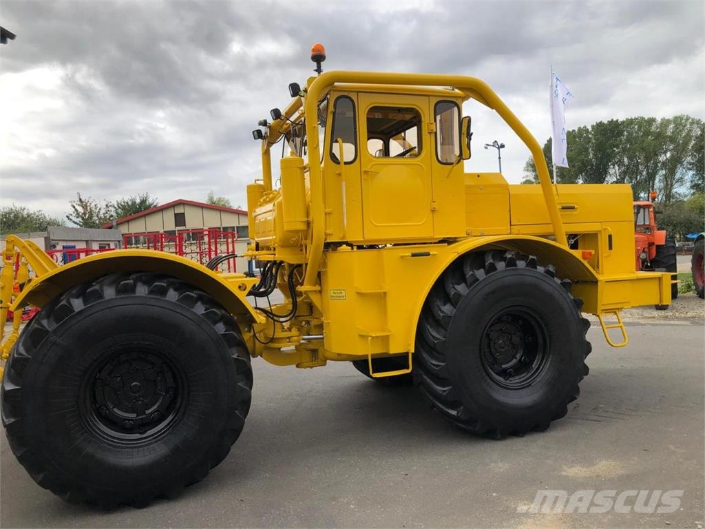 Kirovets K700A V8 Traktorit