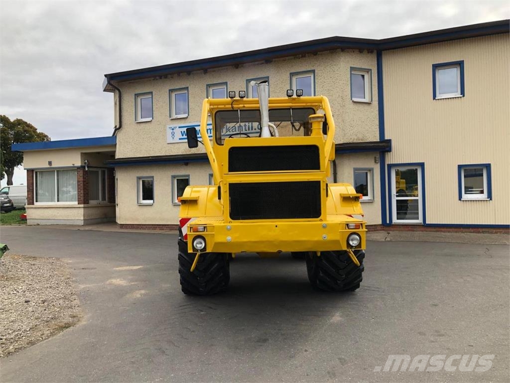 Kirovets K700A V8 Traktorit