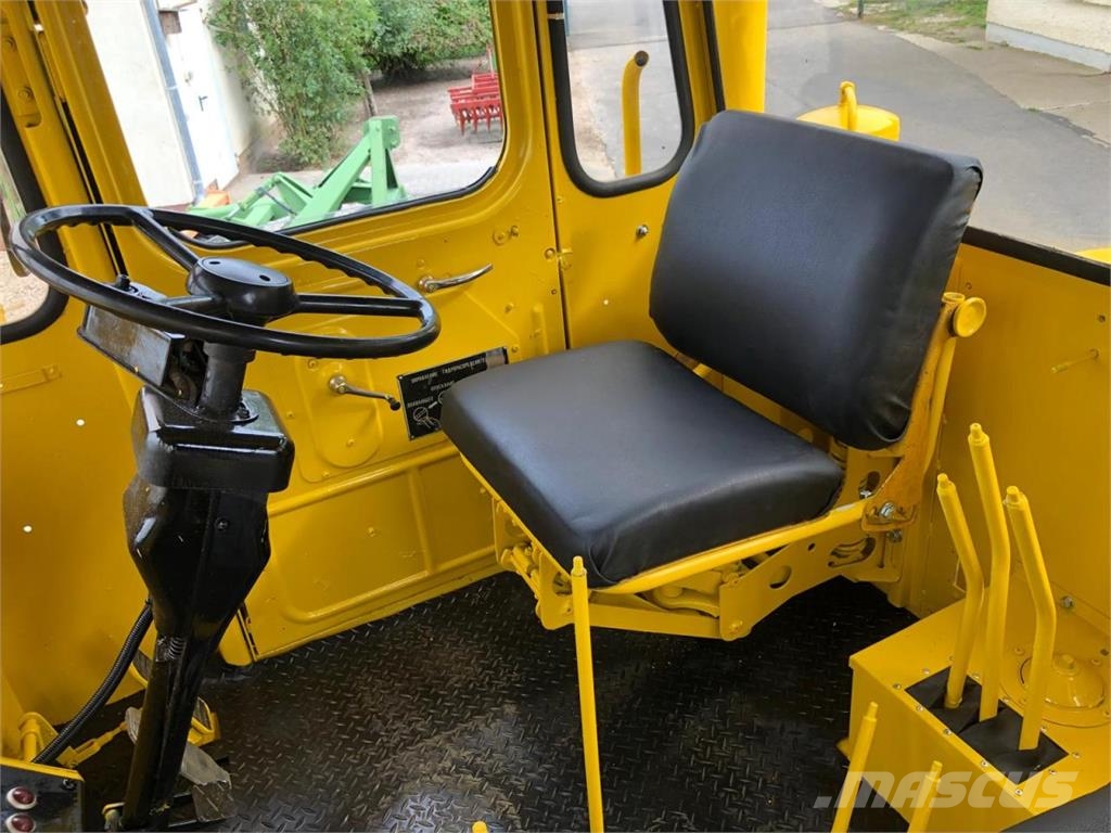 Kirovets K700A V8 Traktorit