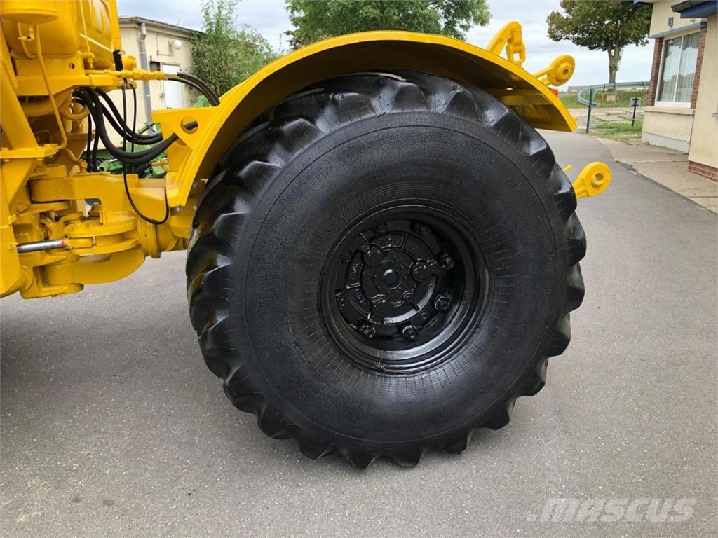 Kirovets K700A V8 Traktory