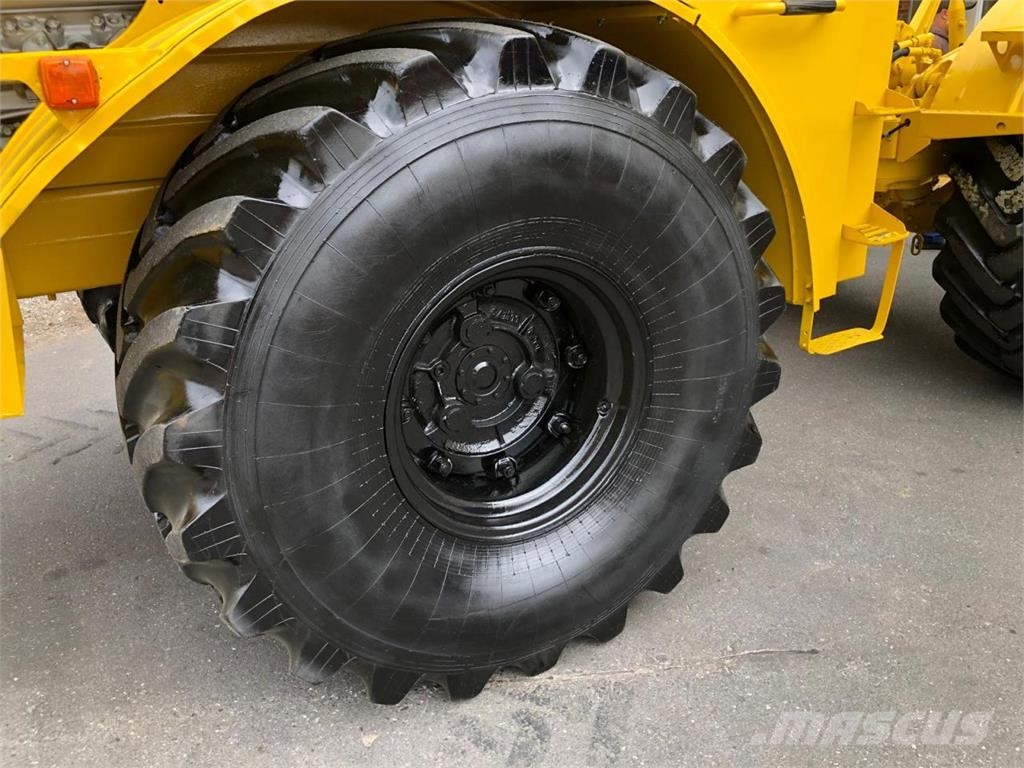 Kirovets K700A V8 Traktory