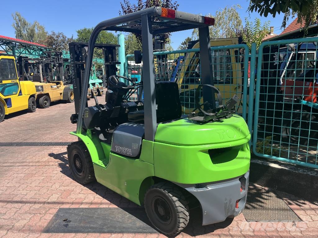 Toyota 7FGF25 /40/ V-4178 IO Gas Stapler