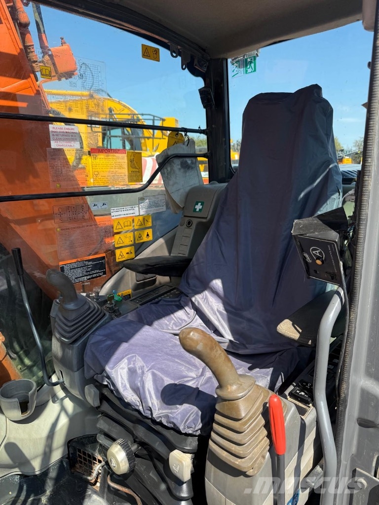 Hitachi ZX 135 US-3 Koparki gąsienicowe