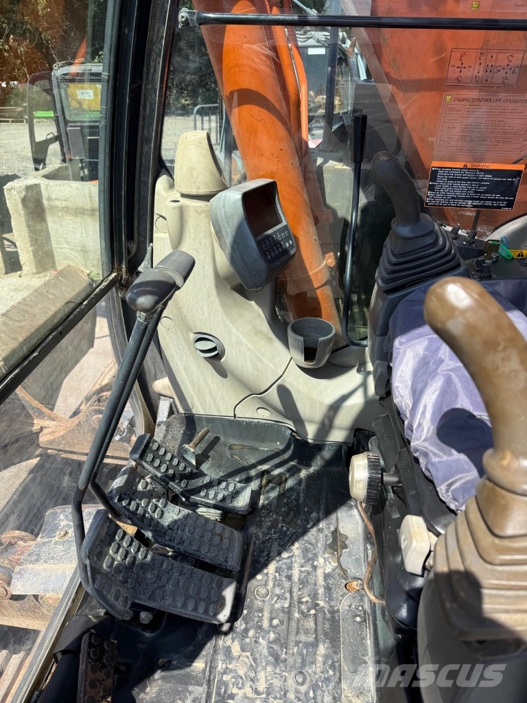 Hitachi ZX 135 US-3 Koparki gąsienicowe