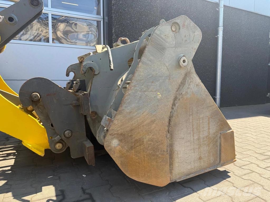 Wacker Neuson WL60 لوادر بعجل