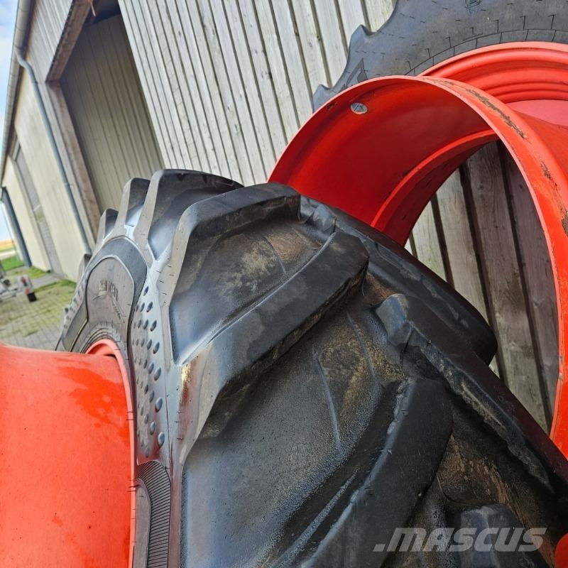 BKT Zwillinge 480/80R50 und 460/85R34 Egyéb mezőgazdasági gépek