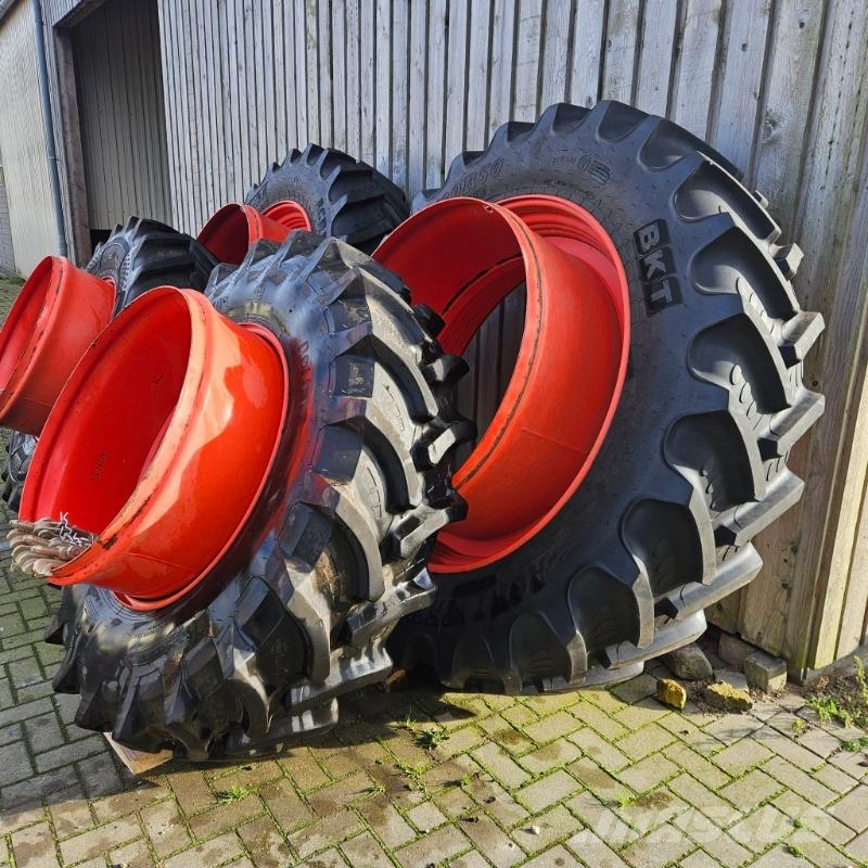 BKT Zwillinge 480/80R50 und 460/85R34 Egyéb mezőgazdasági gépek