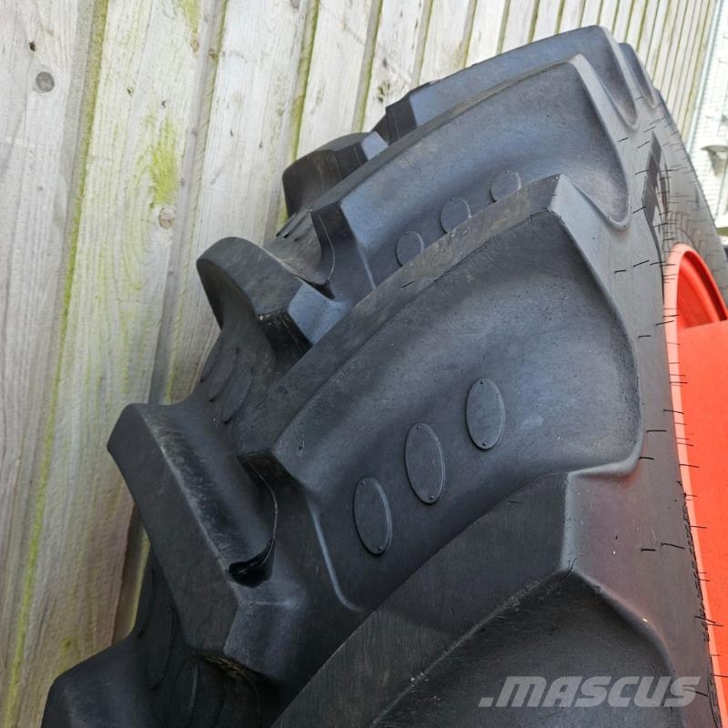 BKT Zwillinge 480/80R50 und 460/85R34 Egyéb mezőgazdasági gépek