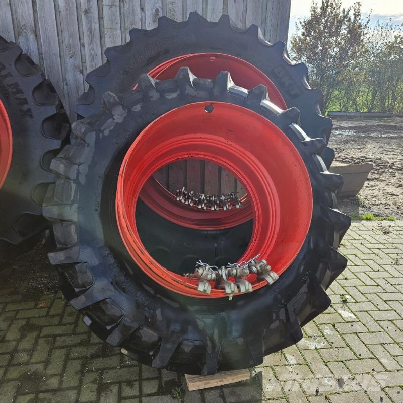 BKT Zwillinge 480/80R50 und 460/85R34 Egyéb mezőgazdasági gépek