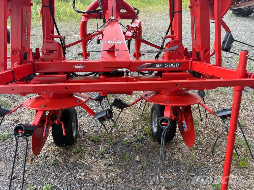 Kuhn GF 5902 Pöyhimet ja haravat