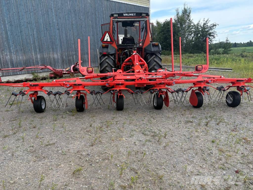 Kuhn GF 5902 Pöyhimet ja haravat