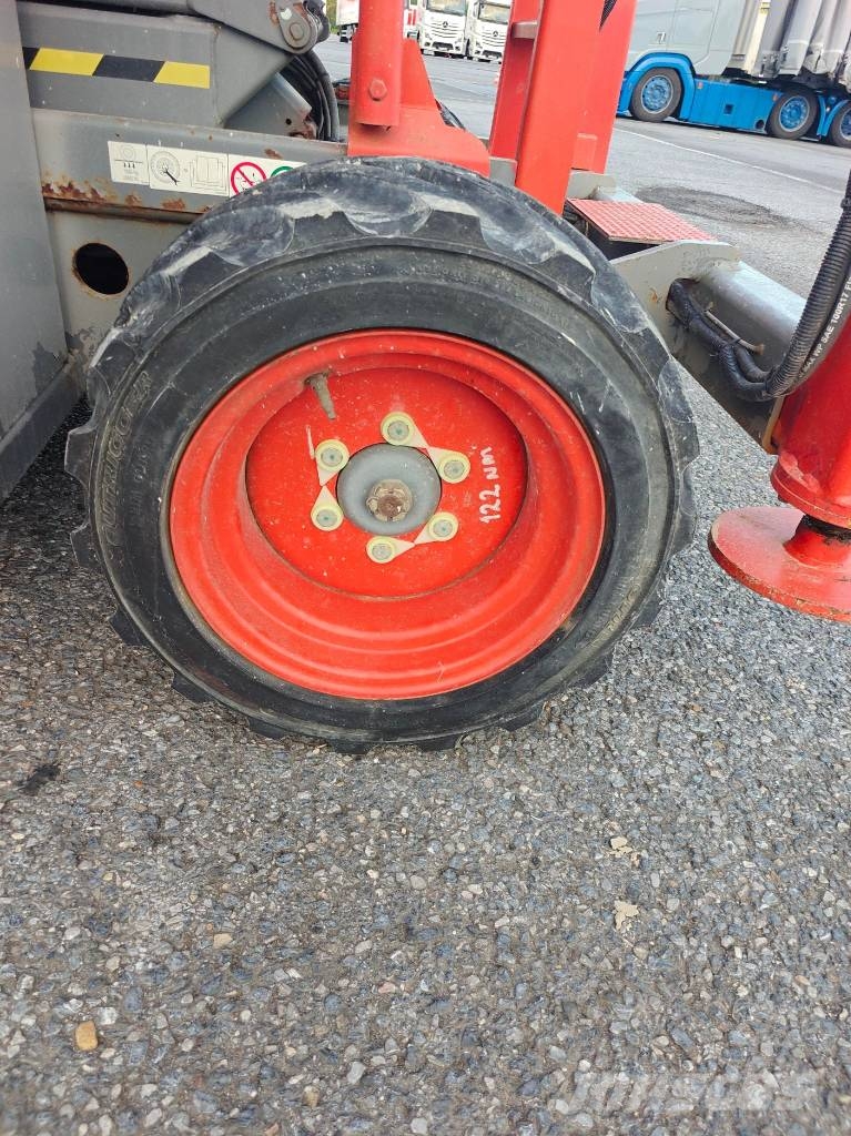 SkyJack SJ 6832 RT Ножничные подъемники