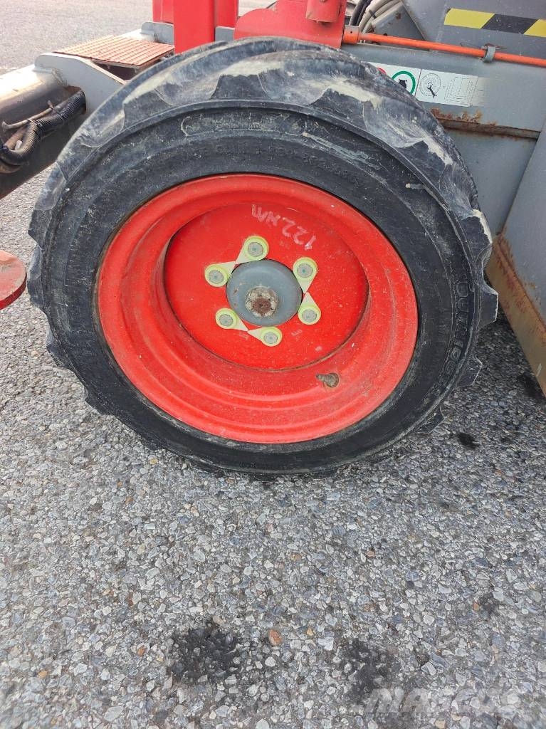 SkyJack SJ 6832 RT Ножничные подъемники