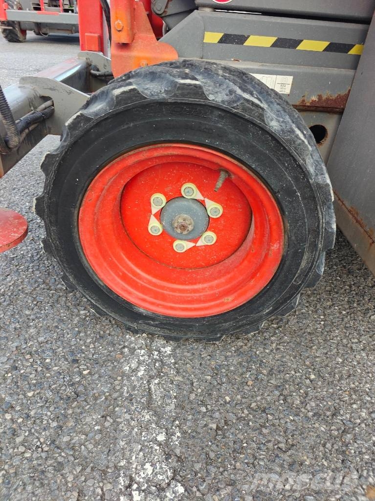 SkyJack SJ 6832 RT Ножничные подъемники