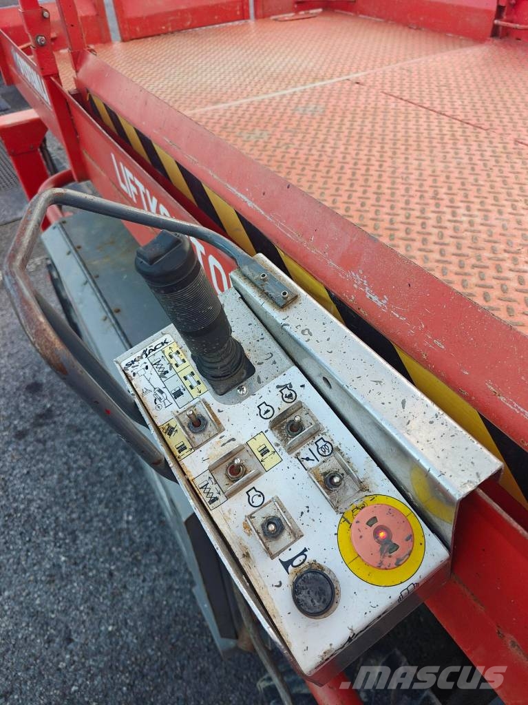 SkyJack SJ 6832 RT Ножничные подъемники